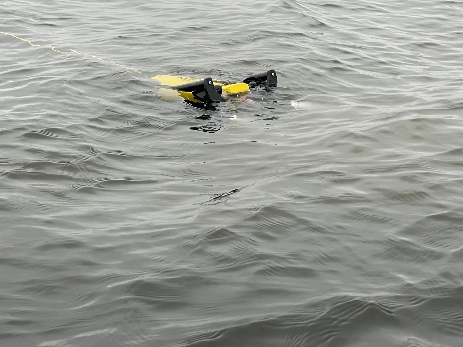 Аппарат на поверхности воды